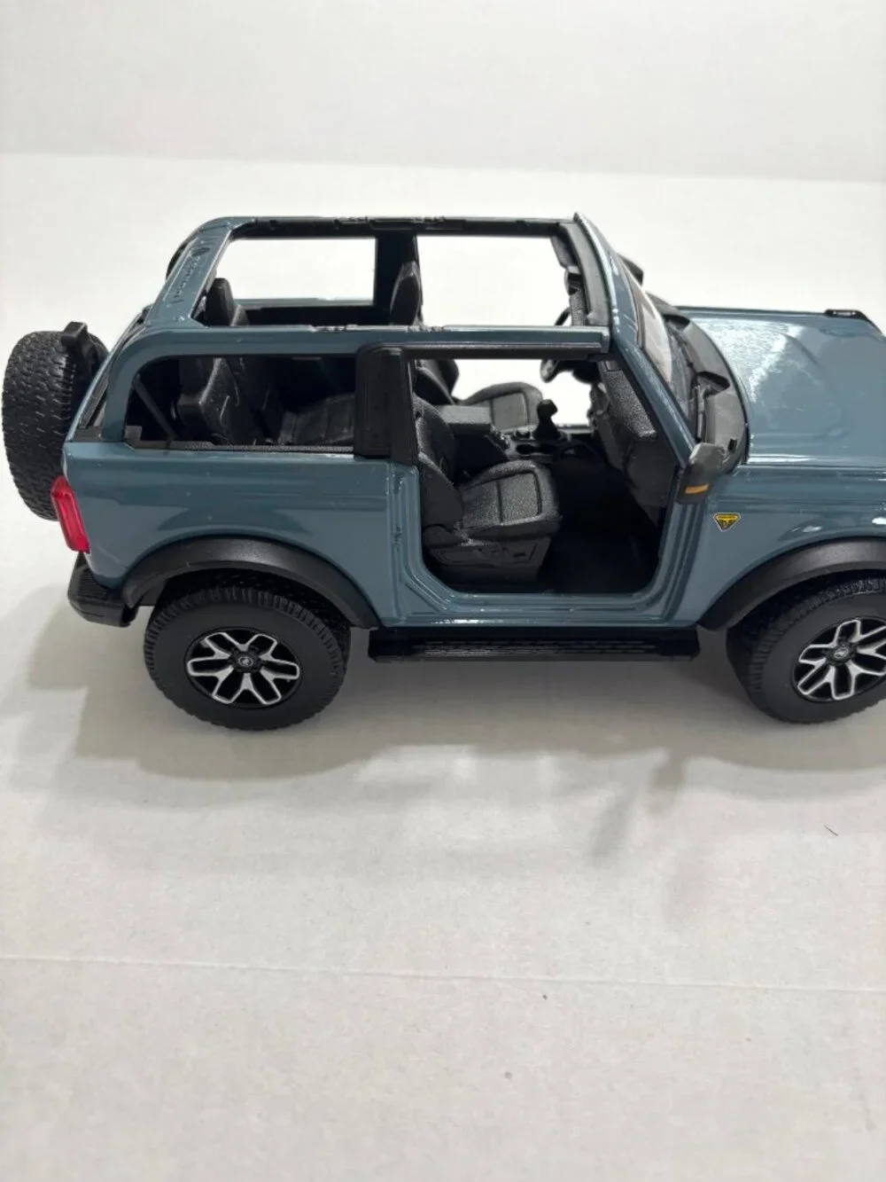 Maisto Diecast Cars 2021 Ford Bronco Badlands Blue Special Edition 1/18